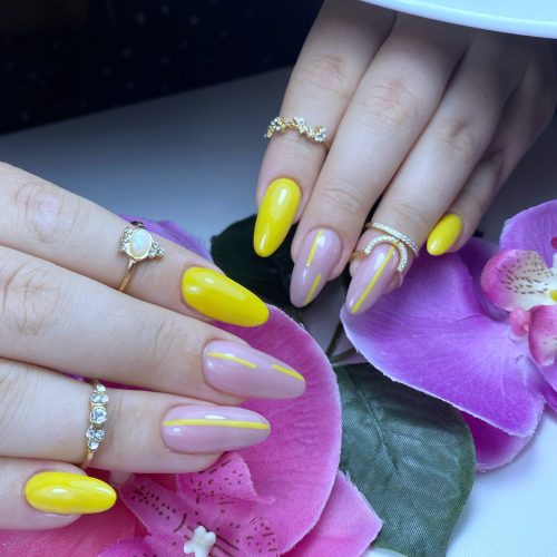 manucure jaune en gel